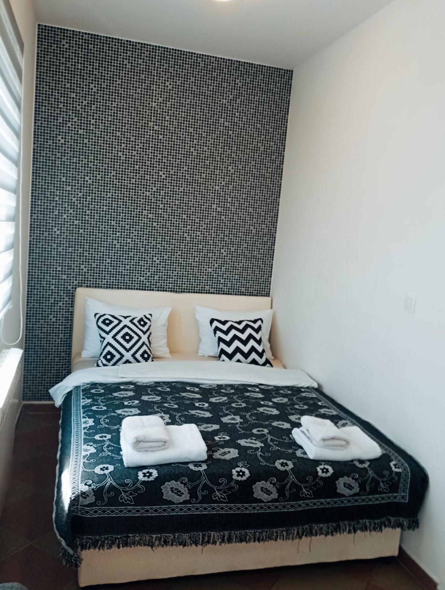 Easy Check In Apartments 021 Vladika نوفي ساد المظهر الخارجي الصورة
